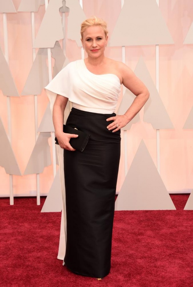 Patricia Arquette. Interesting choice. Not so good of a pose. Ok, if we would only photograph her from her right arm's angle. What to do...